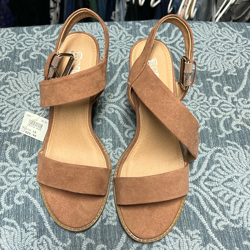 Brand new nude, low block heels